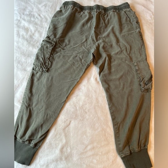 Women’s Olive Cargo Jogger Pants - Picture 4 of 5